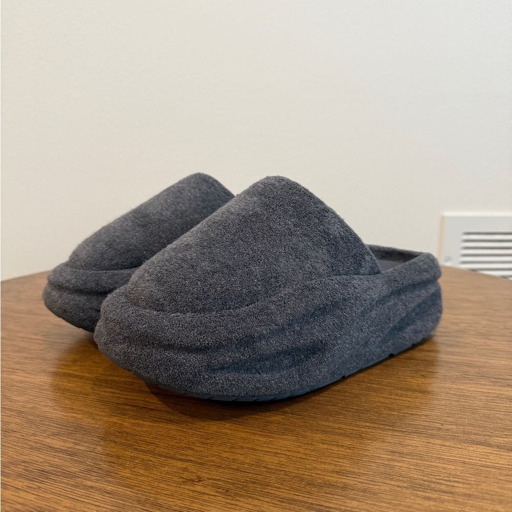 SKYLARK Slippers